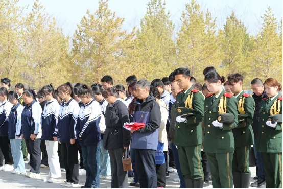 追思先烈志，共铸昌职魂